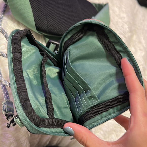 Kavu cross body and Fanny pack - Picture 3 of 4